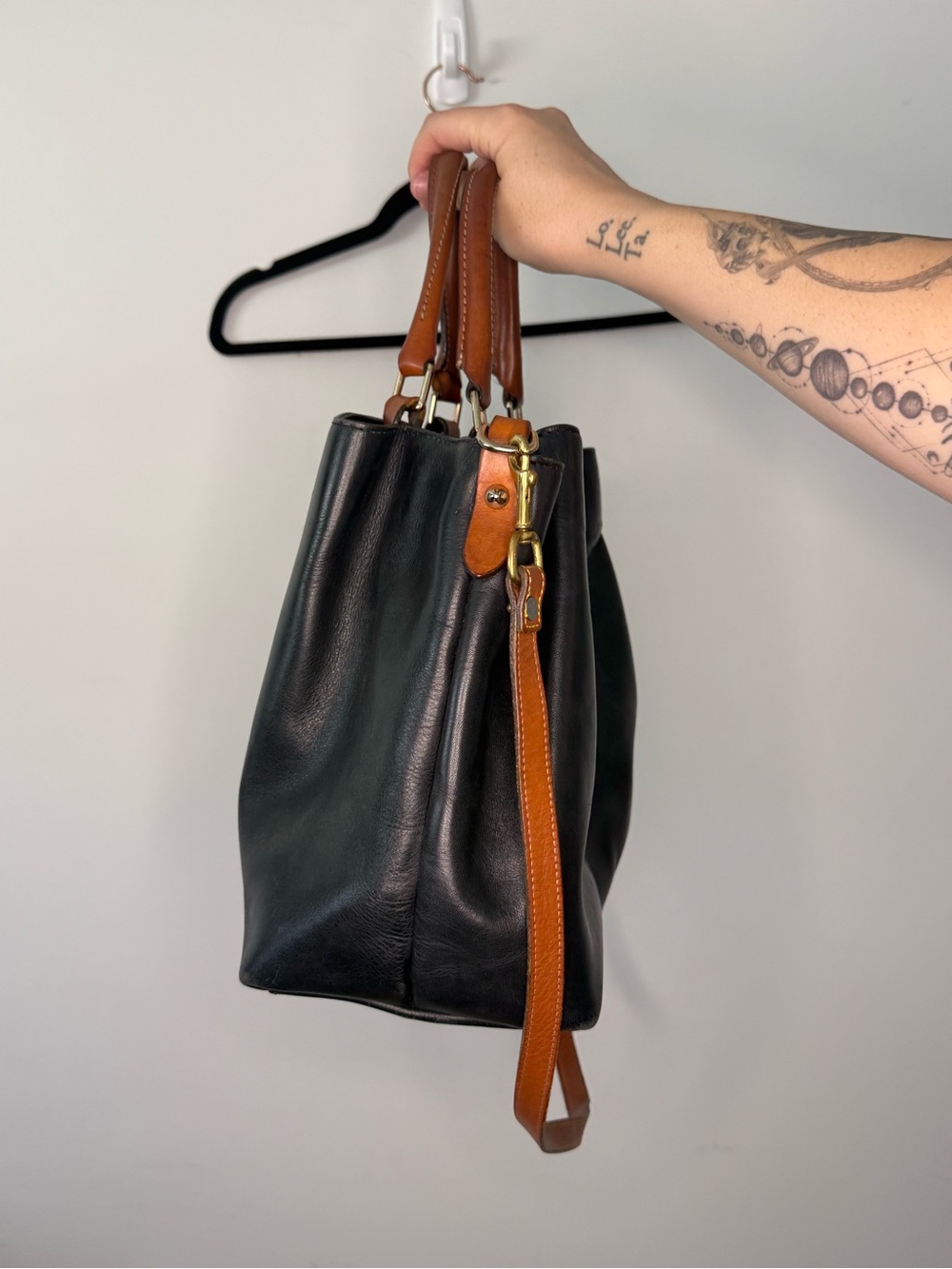 Dooney & Bourke City Large Barlow Satchel - Picture 4 of 14